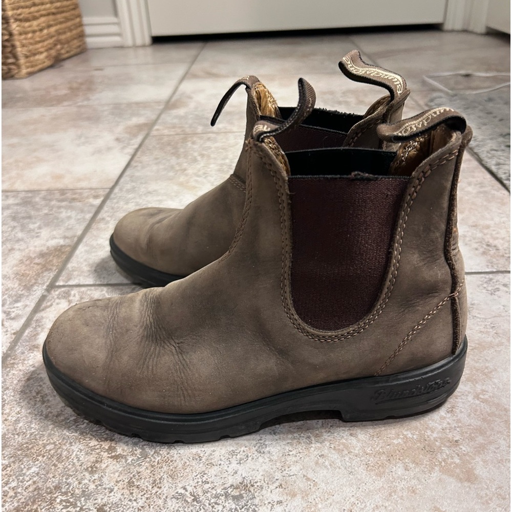 585 Blundstones